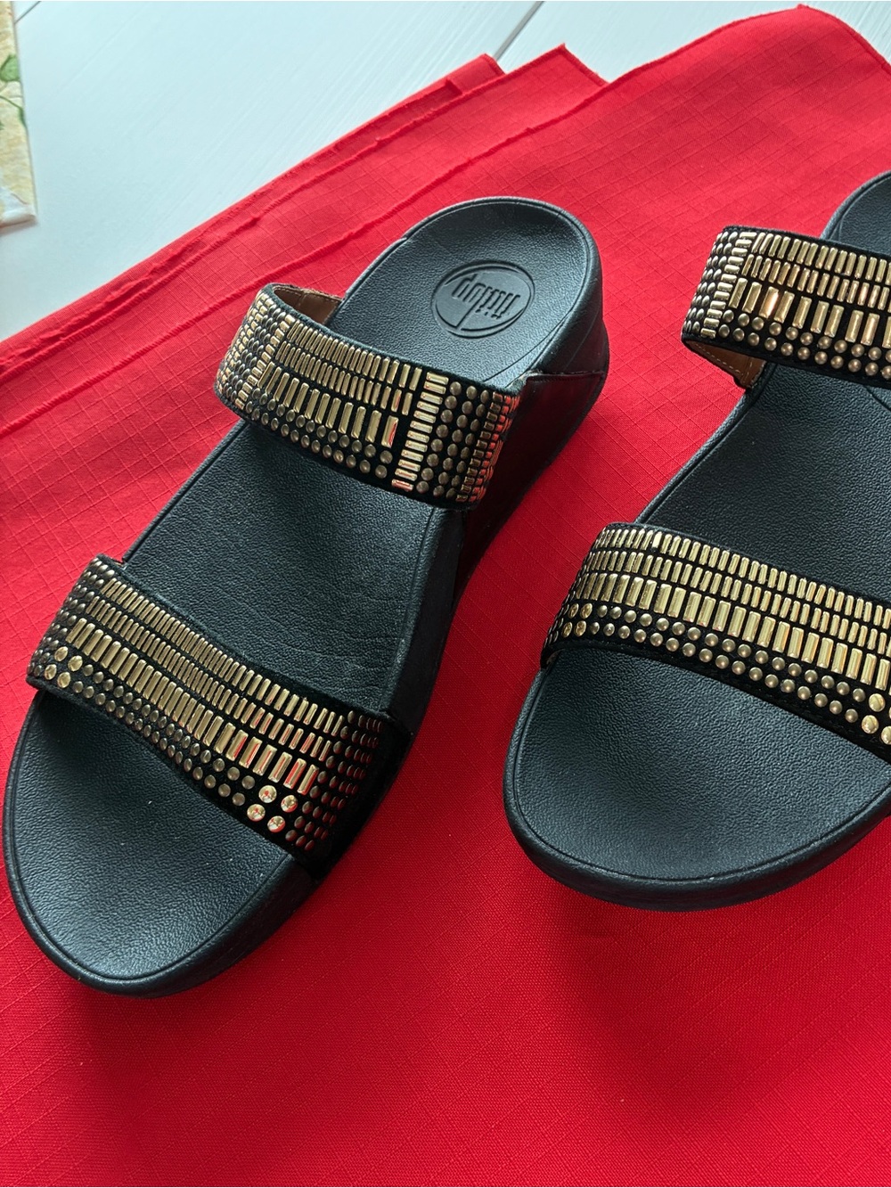 Authentic Wedge Sip On Fitflop Black + Gold Stud Bling Size 9 Micro Wobbleboard